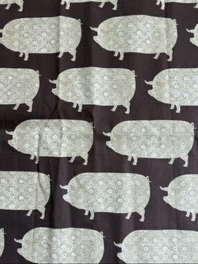 JoAnn Fabric Decorator Pig Brown Tan Floral 1 yard + 8" L x 46" Wide Woven